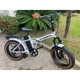 E-bike FAT 20" in Allumino Bianca con Forcella Ammortizzata, Freni a Disco e Batteria 36V 13Ah - FLYWHEEL